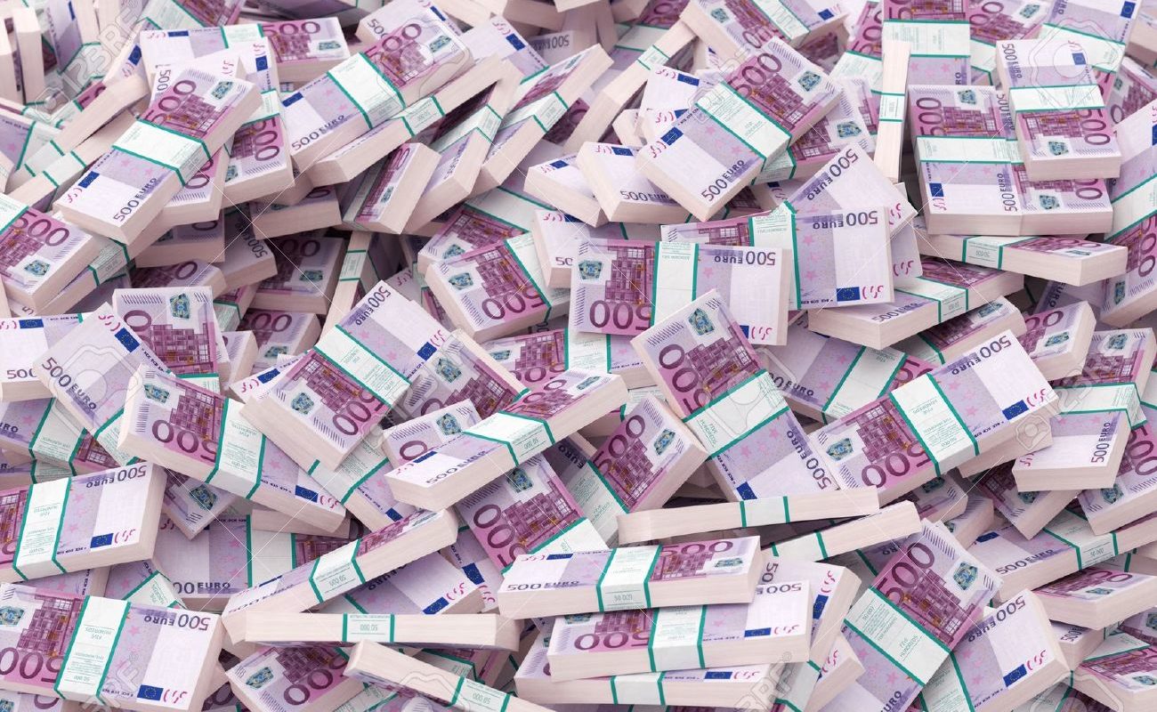 euro bills raise investment money